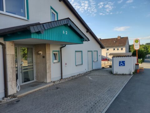 Haltestelle "Am Geigengrund" und Behindertenparkplatz